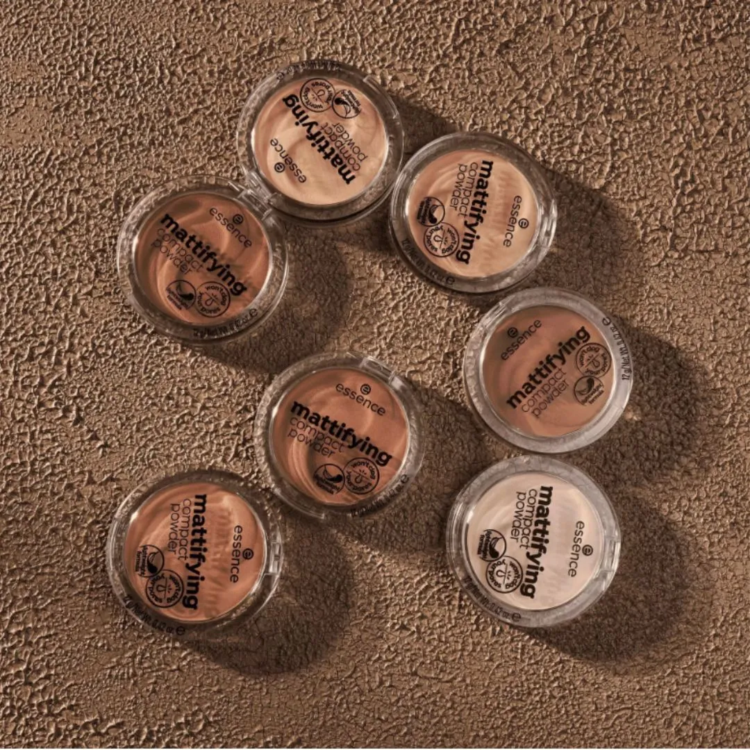 Essence Mattifying Compact Powder 10 Light Beige