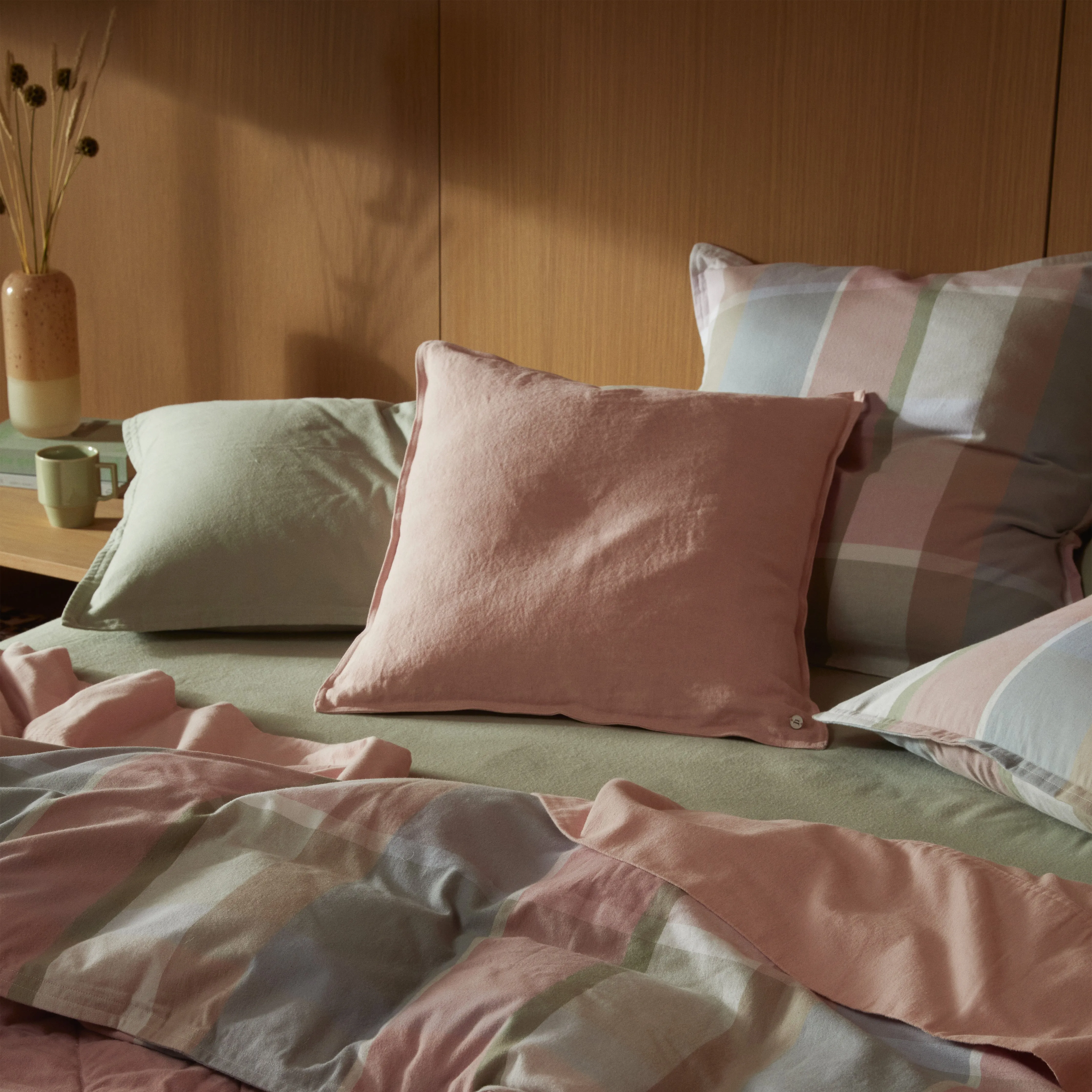 Eve Linen - Blush Cushion